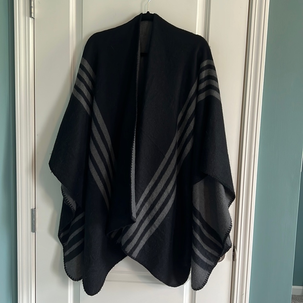 Women's Black/Grey BB Dakota Poncho